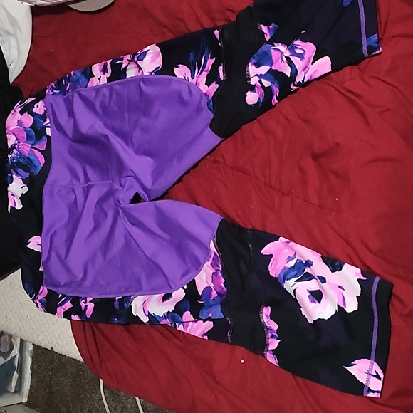 Yoga pants by Lula Roe - Picture 2 of 3